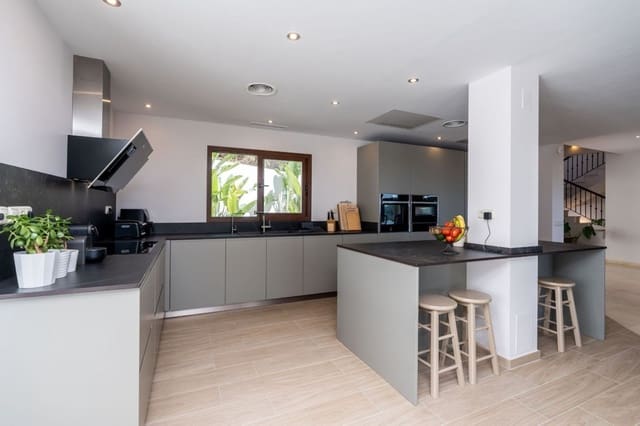 Chalet de 4 habitaciones en Benahavís en venta con piscina garaje - 1.795.000 € (Ref: 7655457)