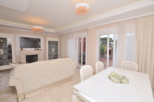 Chalet de 4 habitaciones en Arroyo de la Miel, Benalmádena en venta con garaje - 710.000 € (Ref: 7675288)