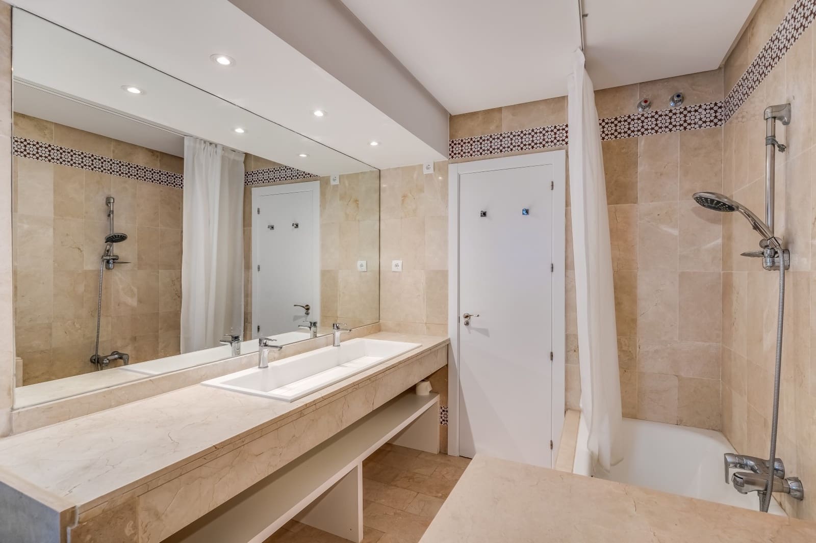 2 chambre Appartement à vendre à Marbella avec piscine garage - 1 195 000 € (Ref: 7721937)