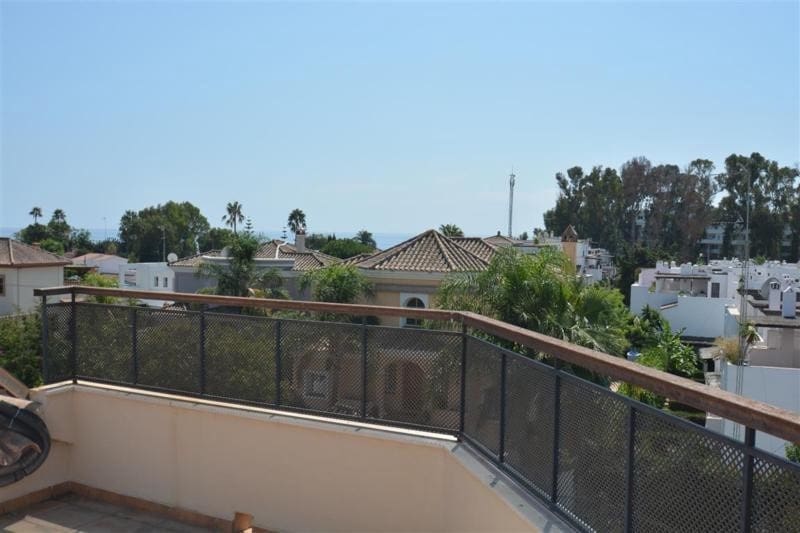 5 bedroom Villa for sale in San Pedro de Alcantara with pool garage - € 2,200,000 (Ref: 7738228)
