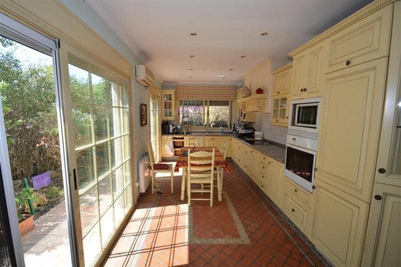 5 bedroom Villa for sale in San Pedro de Alcantara with pool garage - € 2,200,000 (Ref: 7738228)