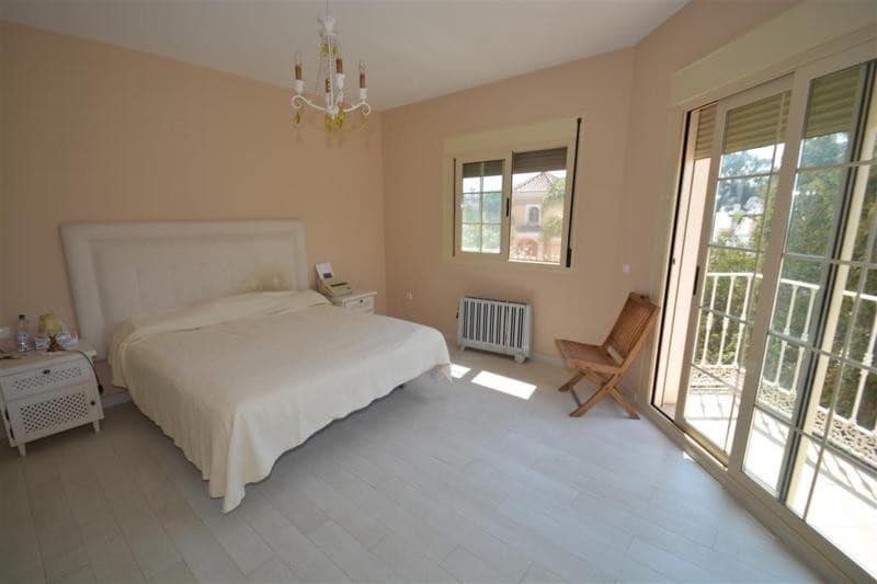 5 bedroom Villa for sale in San Pedro de Alcantara with pool garage - € 2,200,000 (Ref: 7738228)