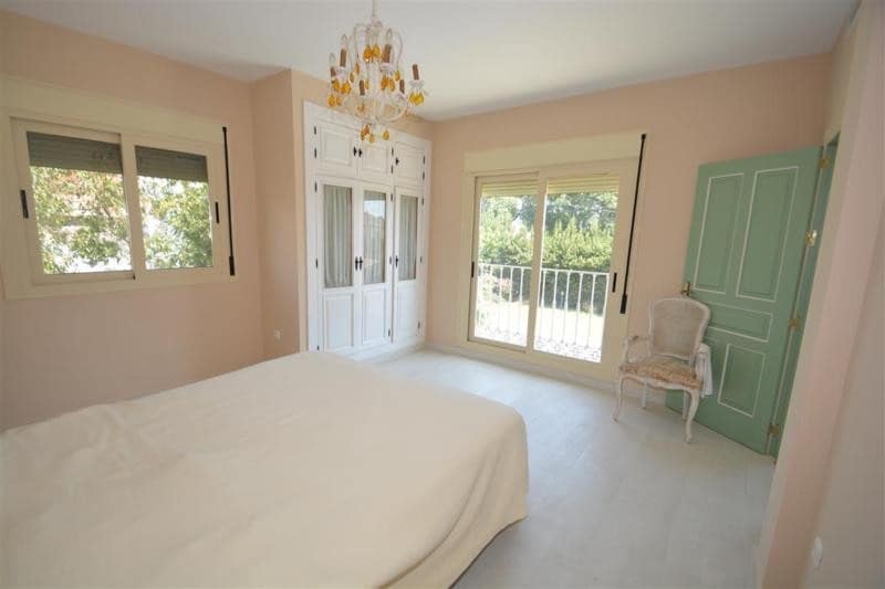 5 bedroom Villa for sale in San Pedro de Alcantara with pool garage - € 2,200,000 (Ref: 7738228)