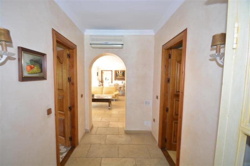 5 bedroom Villa for sale in San Pedro de Alcantara with pool garage - € 2,200,000 (Ref: 7738228)