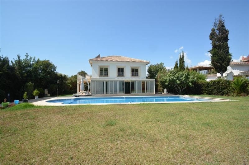 5 bedroom Villa for sale in San Pedro de Alcantara with pool garage - € 2,200,000 (Ref: 7738228)