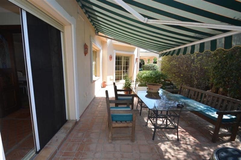 5 bedroom Villa for sale in San Pedro de Alcantara with pool garage - € 2,200,000 (Ref: 7738228)