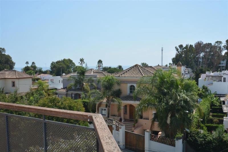 5 bedroom Villa for sale in San Pedro de Alcantara with pool garage - € 2,200,000 (Ref: 7738228)