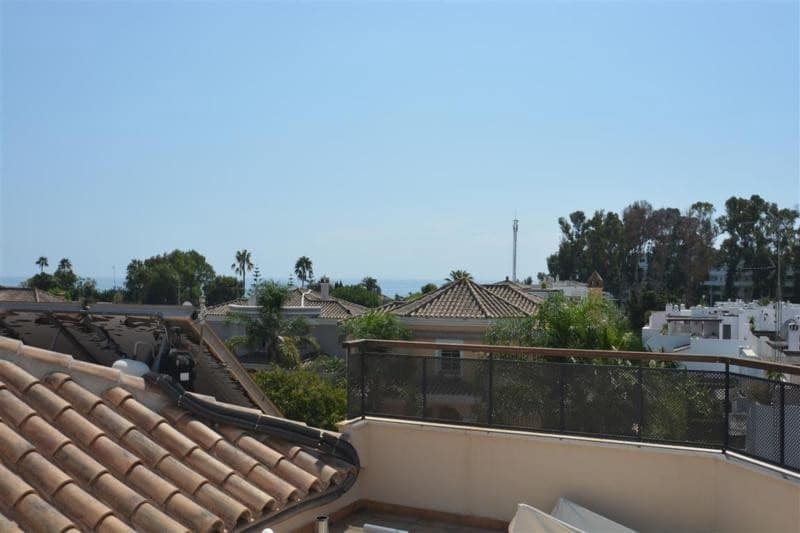 5 bedroom Villa for sale in San Pedro de Alcantara with pool garage - € 2,200,000 (Ref: 7738228)