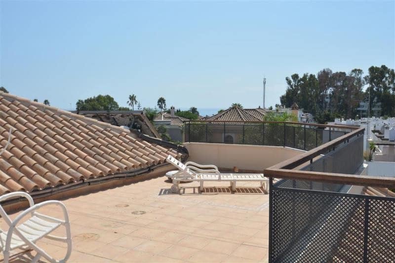 5 bedroom Villa for sale in San Pedro de Alcantara with pool garage - € 2,200,000 (Ref: 7738228)