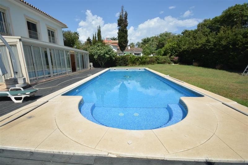 5 bedroom Villa for sale in San Pedro de Alcantara with pool garage - € 2,200,000 (Ref: 7738228)