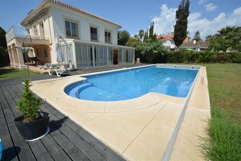 5 bedroom Villa for sale in San Pedro de Alcantara with pool garage - € 2,200,000 (Ref: 7738228)