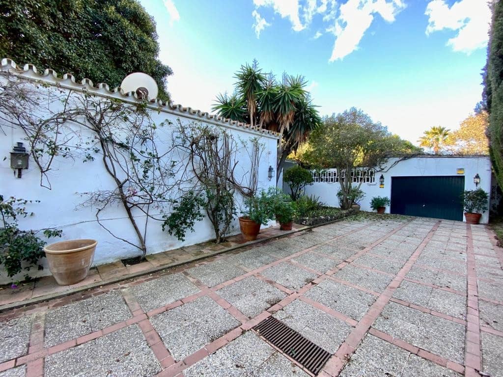 7 Zimmer Villa zu verkaufen in Estepona mit Pool - 2.100.000 € (Ref: 7738233)