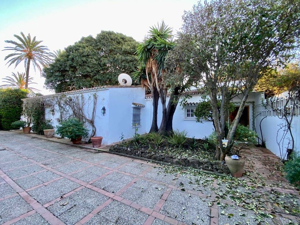 7 Zimmer Villa zu verkaufen in Estepona mit Pool - 2.100.000 € (Ref: 7738233)