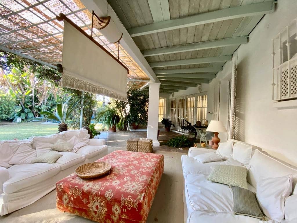 7 Zimmer Villa zu verkaufen in Estepona mit Pool - 2.100.000 € (Ref: 7738233)