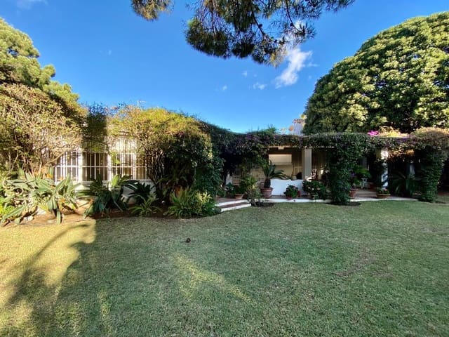 7 Zimmer Villa zu verkaufen in Estepona mit Pool - 2.100.000 € (Ref: 7738233)