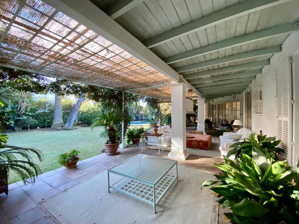 7 Zimmer Villa zu verkaufen in Estepona mit Pool - 2.100.000 € (Ref: 7738233)