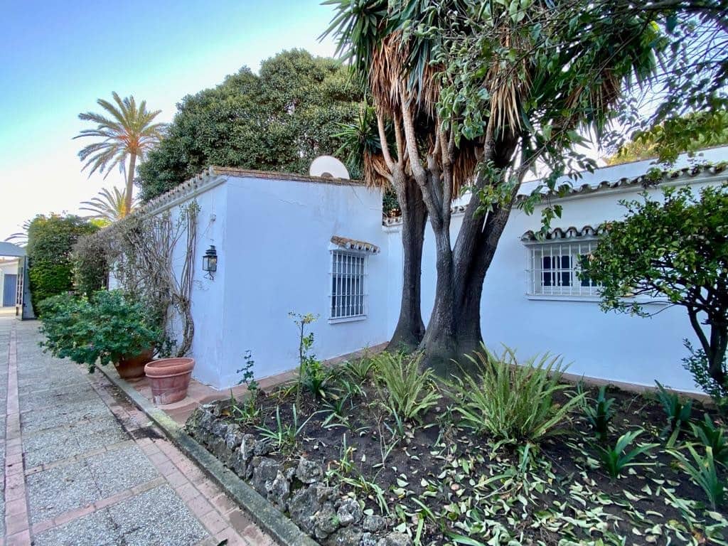 7 Zimmer Villa zu verkaufen in Estepona mit Pool - 2.100.000 € (Ref: 7738233)