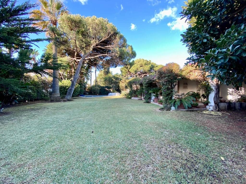 7 Zimmer Villa zu verkaufen in Estepona mit Pool - 2.100.000 € (Ref: 7738233)