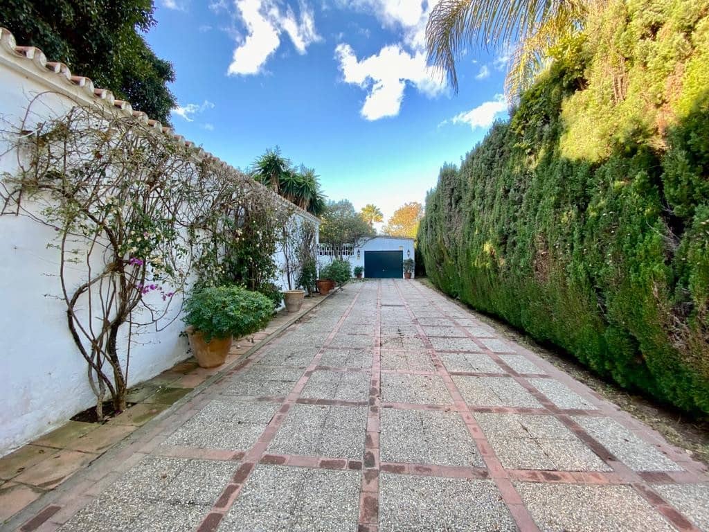 7 Zimmer Villa zu verkaufen in Estepona mit Pool - 2.100.000 € (Ref: 7738233)