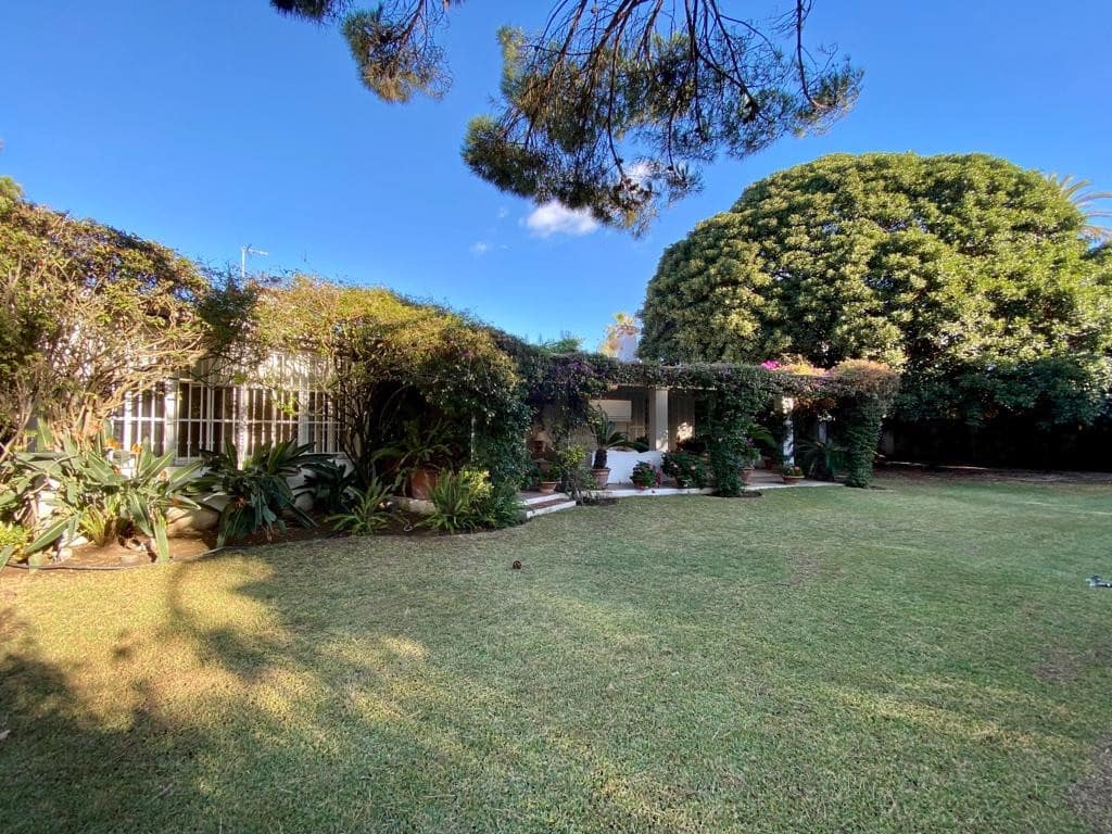 7 sovrum Villa till salu i Estepona med pool - 2 100 000 € (Ref: 7738233)