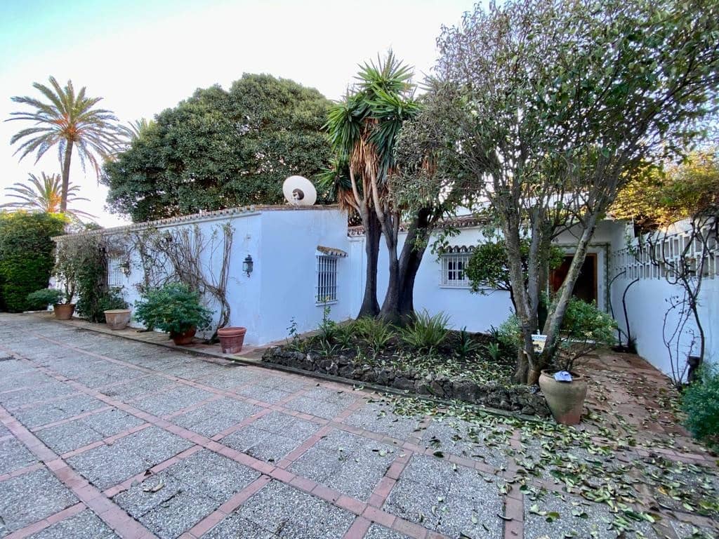 7 sovrum Villa till salu i Estepona med pool - 2 100 000 € (Ref: 7738233)