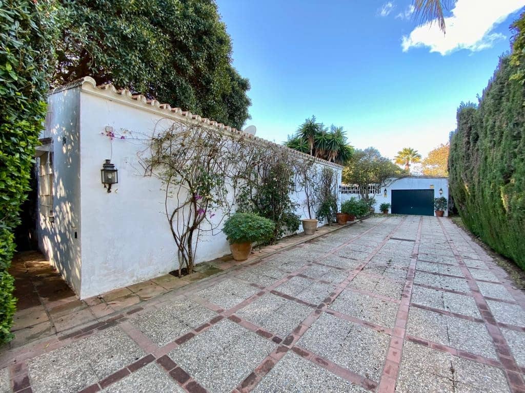 7 sovrum Villa till salu i Estepona med pool - 2 100 000 € (Ref: 7738233)
