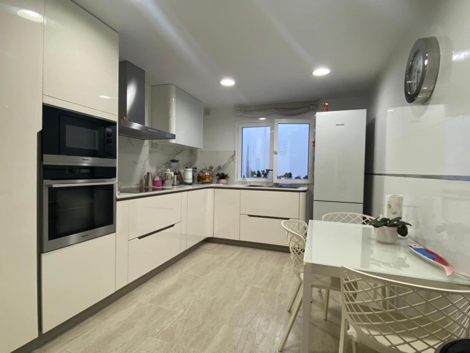 3 bedroom Penthouse for sale in Marbella with garage - € 860,000 (Ref: 7738238)