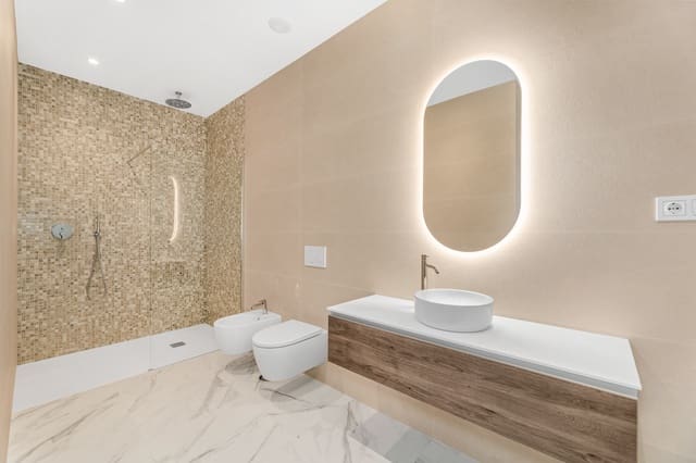 6 sypialnia Willa na sprzedaż w El Paraiso, Estepona z basenem garażem - 4 000 000 € (Ref: 7754848)