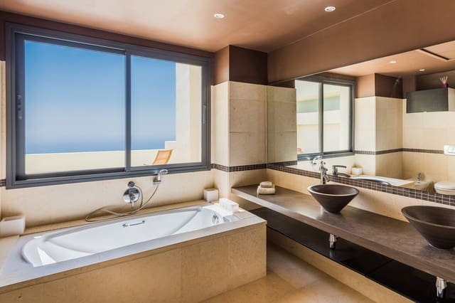 3 soverom Penthouse til salgs i Marbella med svømmebasseng garasje - € 1 360 000 (Ref: 7794714)