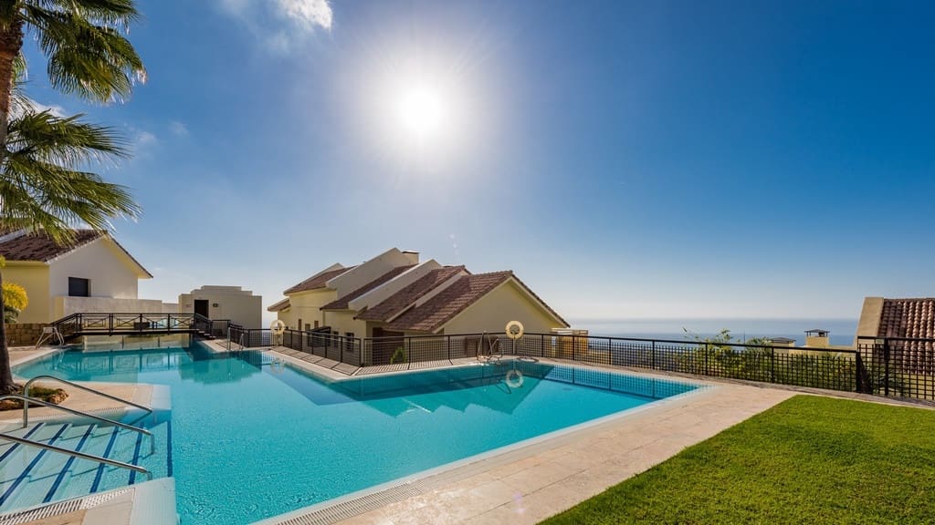 3 soverom Penthouse til salgs i Marbella med svømmebasseng garasje - € 1 360 000 (Ref: 7794714)