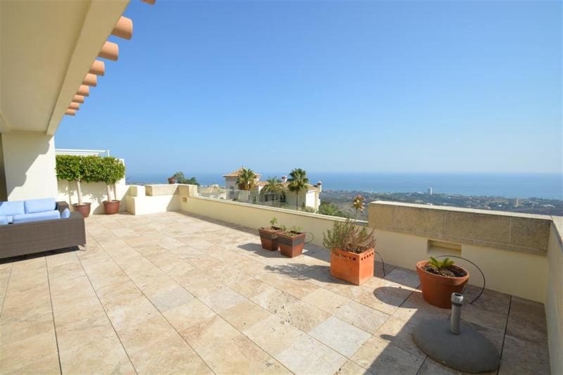 3 soverom Penthouse til salgs i Marbella med svømmebasseng garasje - € 1 360 000 (Ref: 7794714)