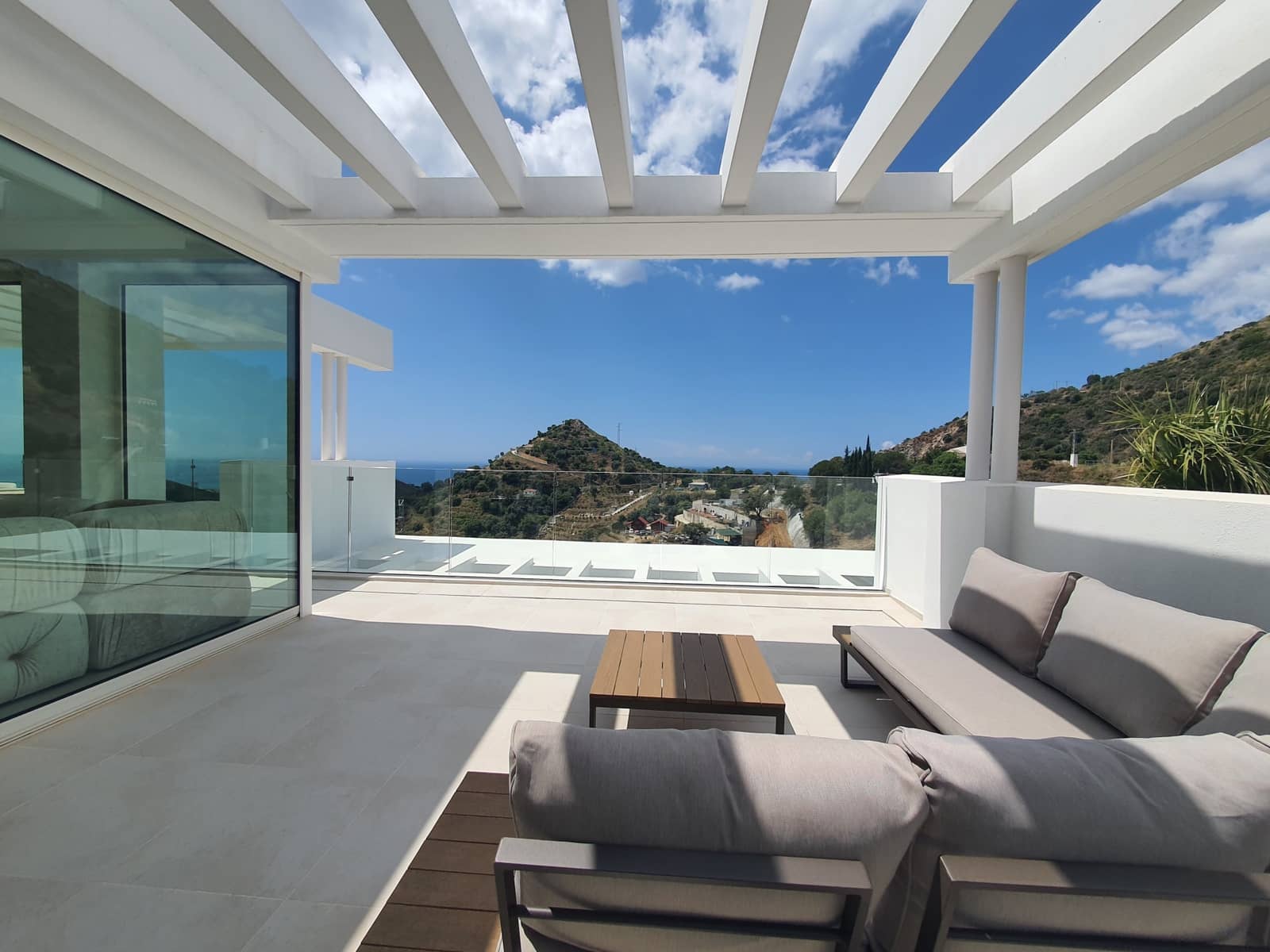 3 bedroom Penthouse for sale in Ojen with pool garage - € 949,000 (Ref: 7839589)