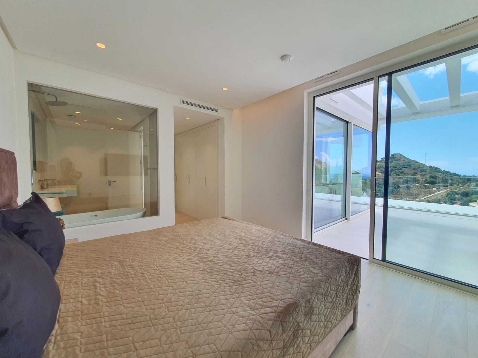 3 bedroom Penthouse for sale in Ojen with pool garage - € 949,000 (Ref: 7839589)