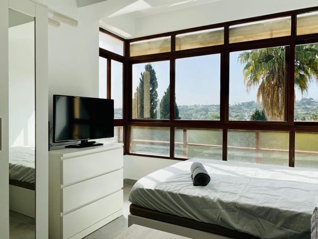 Loft til salgs i Marbella med svømmebasseng garasje - € 220 000 (Ref: 7849344)