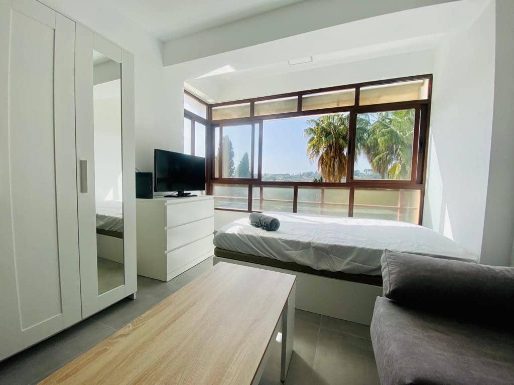 Loft til salgs i Marbella med svømmebasseng garasje - € 250 000 (Ref: 7849344)