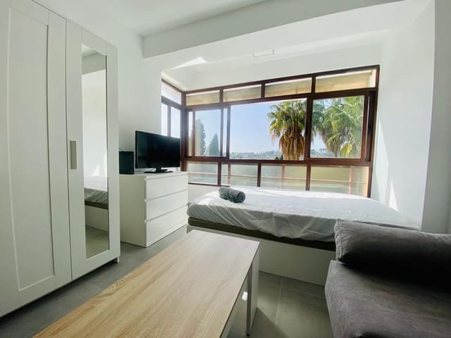 Loft til salgs i Marbella med svømmebasseng garasje - € 250 000 (Ref: 7849344)