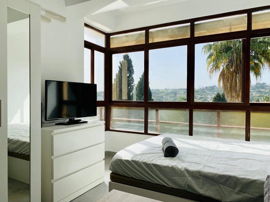 Loft til salgs i Marbella med svømmebasseng garasje - € 250 000 (Ref: 7849344)