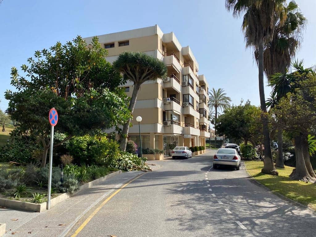 Loft til salgs i Marbella med svømmebasseng garasje - € 250 000 (Ref: 7849344)