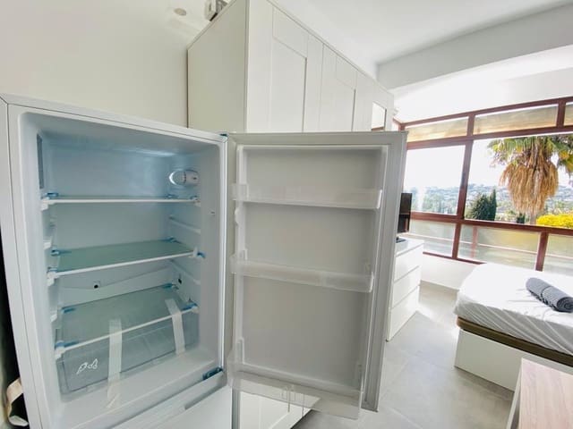 Loft til salgs i Marbella med svømmebasseng garasje - € 250 000 (Ref: 7849344)