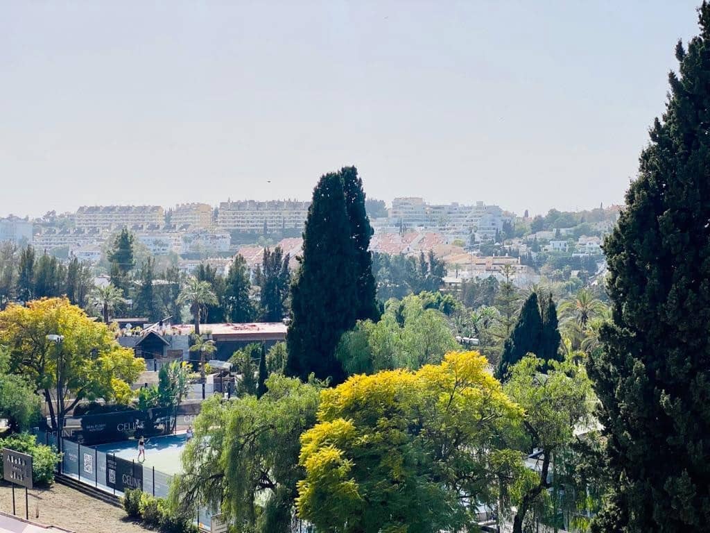 Loft til salgs i Marbella med svømmebasseng garasje - € 250 000 (Ref: 7849344)