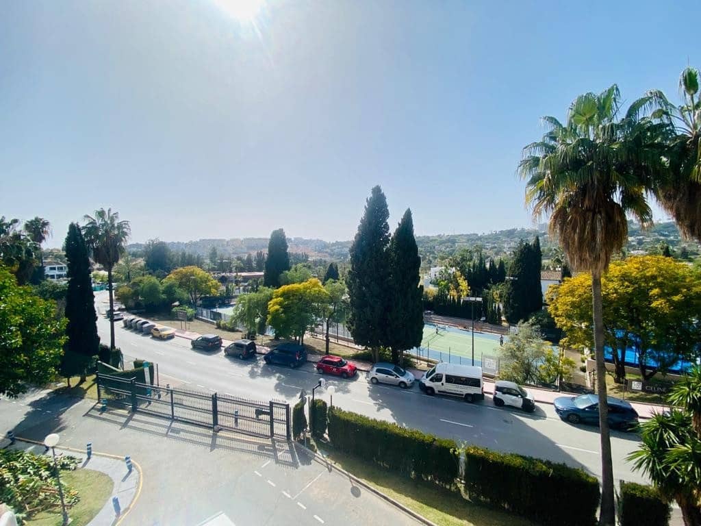 Loft til salgs i Marbella med svømmebasseng garasje - € 250 000 (Ref: 7849344)