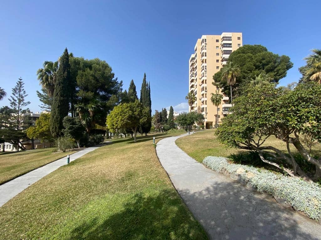 Loft til salgs i Marbella med svømmebasseng garasje - € 250 000 (Ref: 7849344)