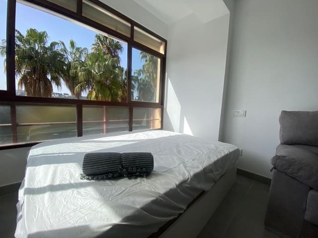 Loft til salgs i Marbella med svømmebasseng garasje - € 250 000 (Ref: 7849344)