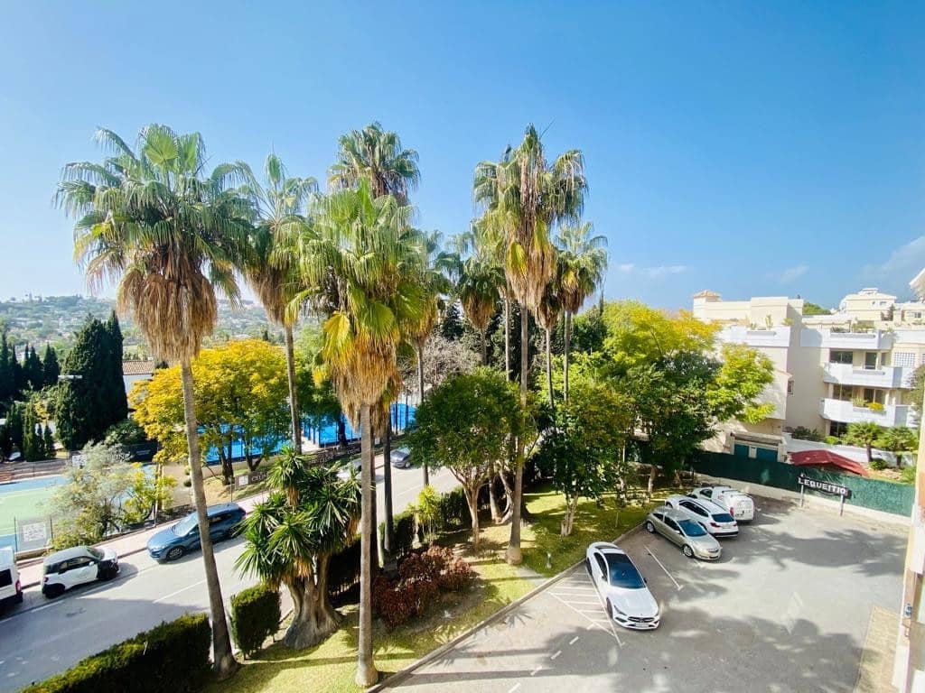 Loft til salgs i Marbella med svømmebasseng garasje - € 250 000 (Ref: 7849344)