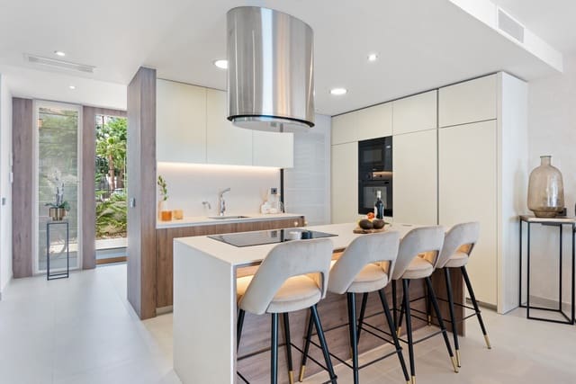 5 makuuhuone Huvila myytävänä paikassa Puerto Banus, Marbella mukana uima-altaan 
autotalli - 2 395 000 € (Ref: 7860017)