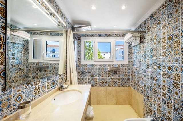 Apartamento de 2 habitaciones en Nueva Andalucia, Marbella en venta con piscina - 499.000 € (Ref: 7875043)