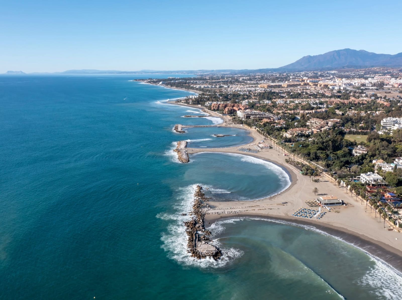 2 bedroom Apartment for sale in Nueva Andalucia with pool - € 499,000 (Ref: 7875043)