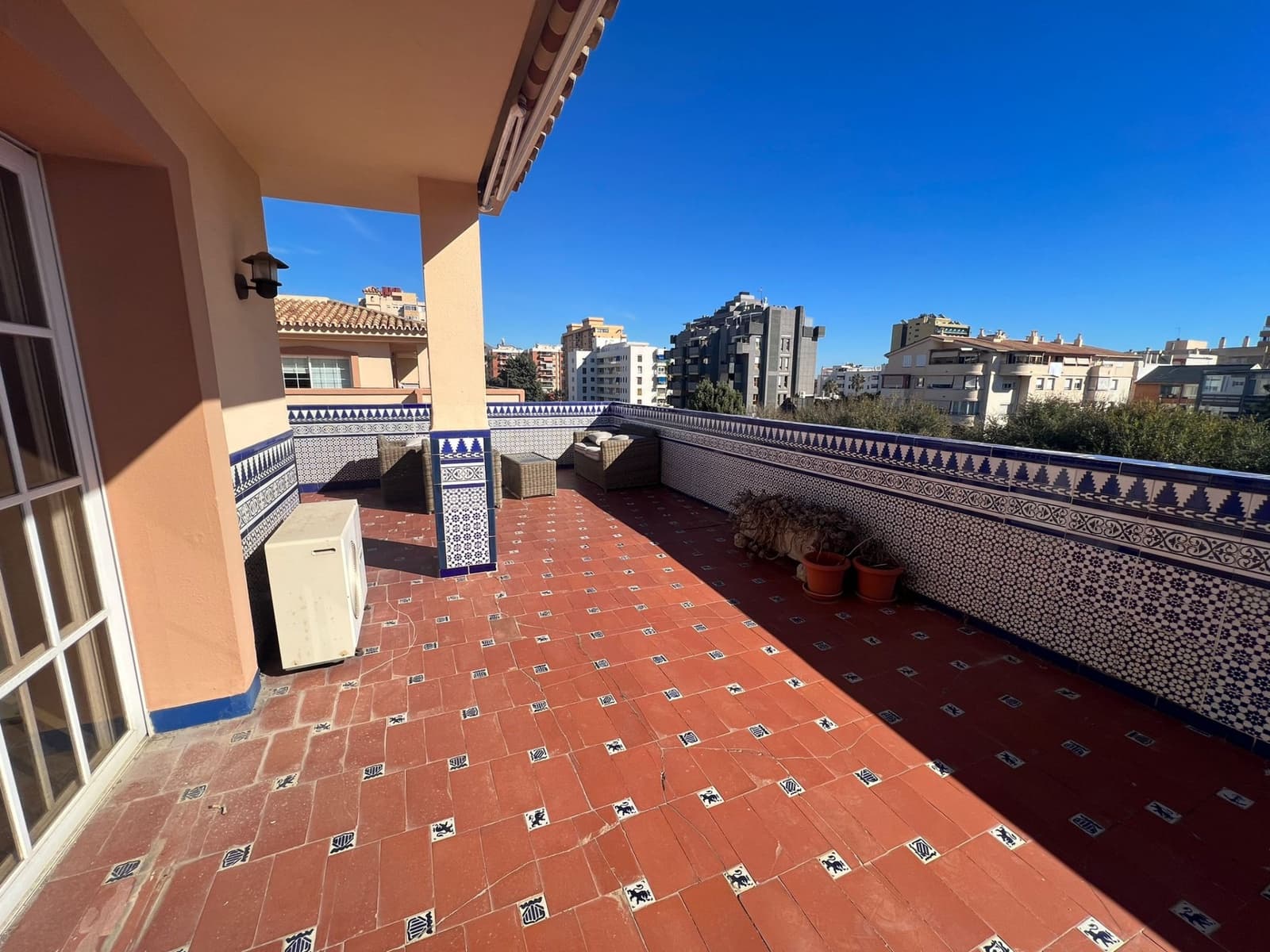 6 sypialnia Penthouse na sprzedaż w Fuengirola z basenem - 850 000 € (Ref: 7924045)