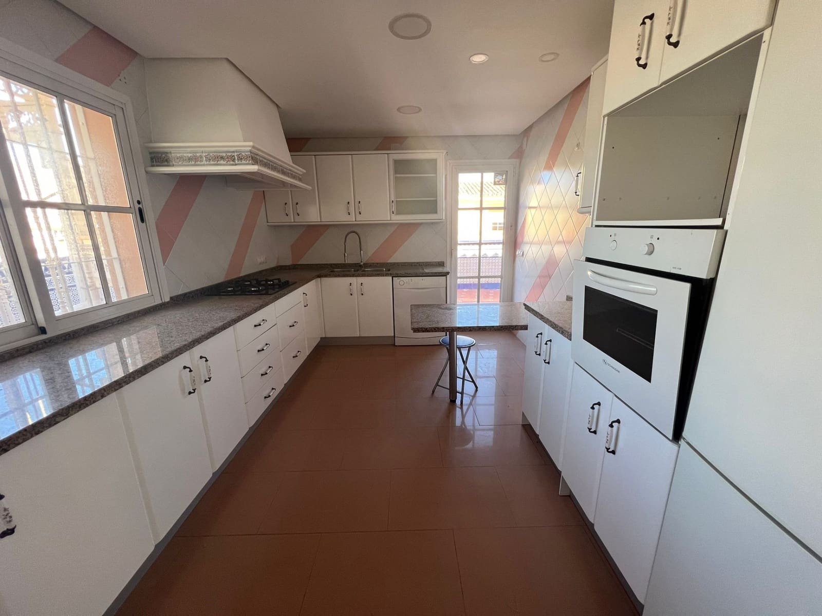 6 sypialnia Penthouse na sprzedaż w Fuengirola z basenem - 850 000 € (Ref: 7924045)