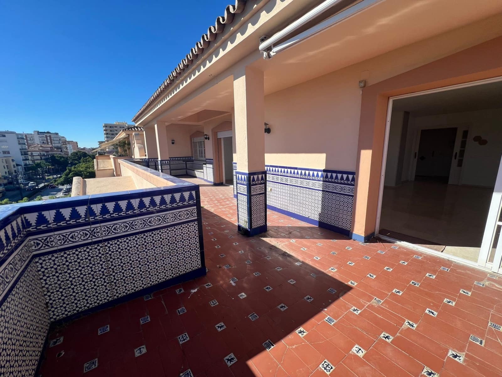 6 sypialnia Penthouse na sprzedaż w Fuengirola z basenem - 850 000 € (Ref: 7924045)